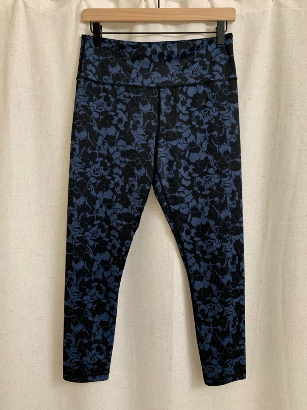 ZYIA Active Black & Navy Floral Leggings Compressive High Rise Train 24” Large